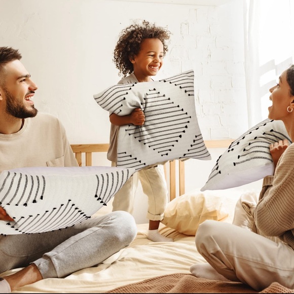 Oudain Set of 2 Boho Throw Pillow Covers 18” x 18” Tufted with Tassel NWOT - Picture 9 of 9